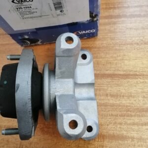 Опора КПП Audi A4 (2001-2008) V10-1564