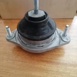 Подушка двигателя передняя левая Audi 8A0199379E